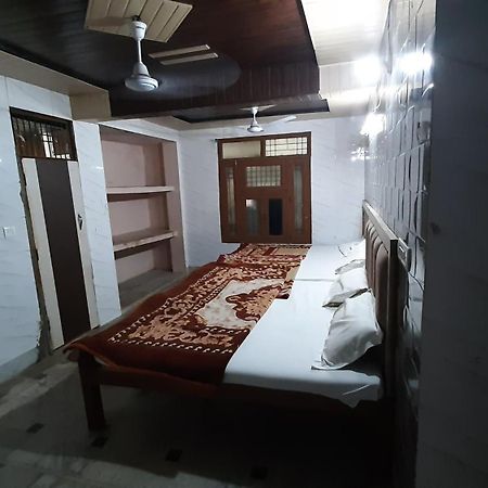 Subhadra Guest House 马图拉 外观 照片
