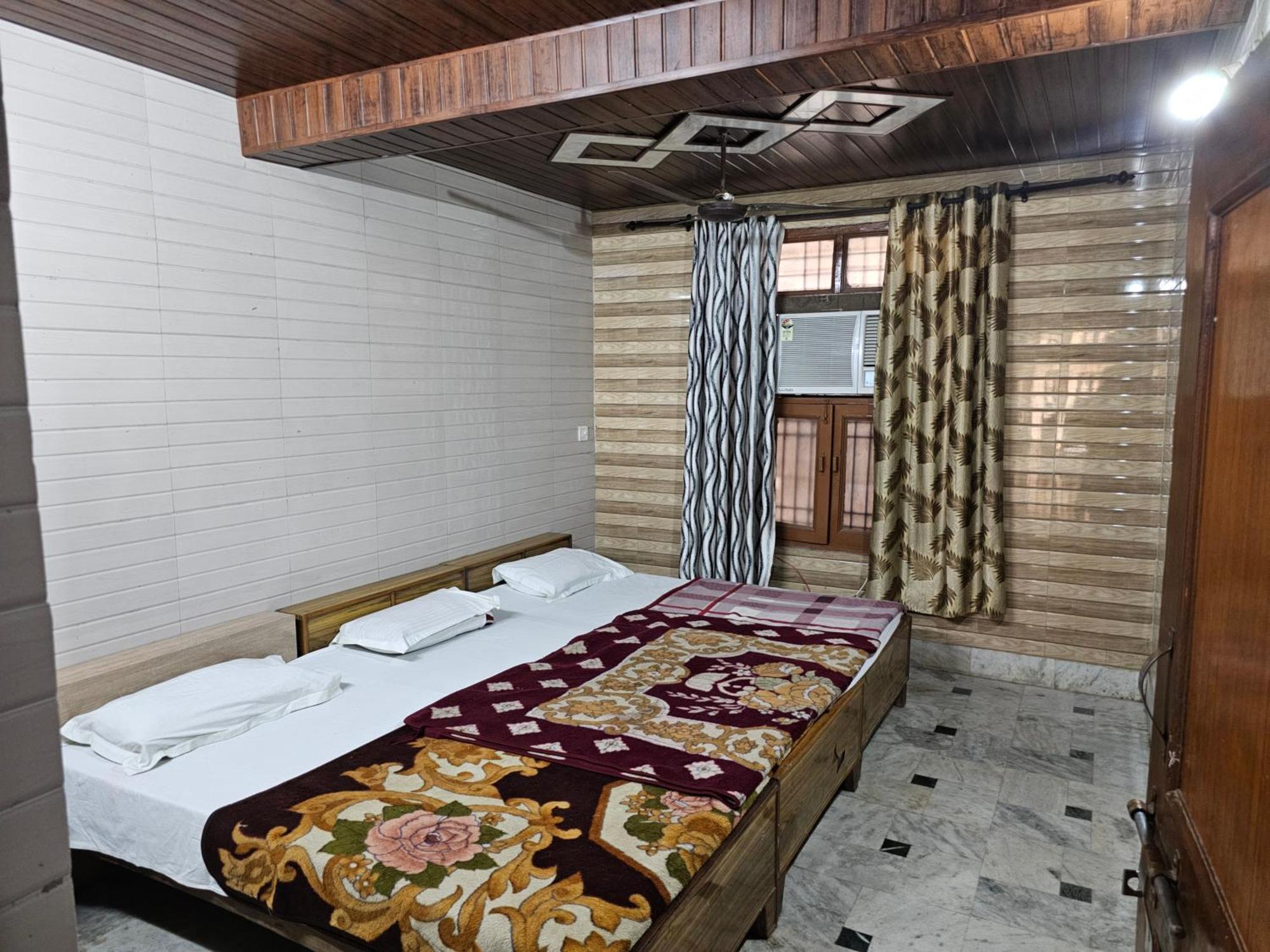 Subhadra Guest House 马图拉 客房 照片