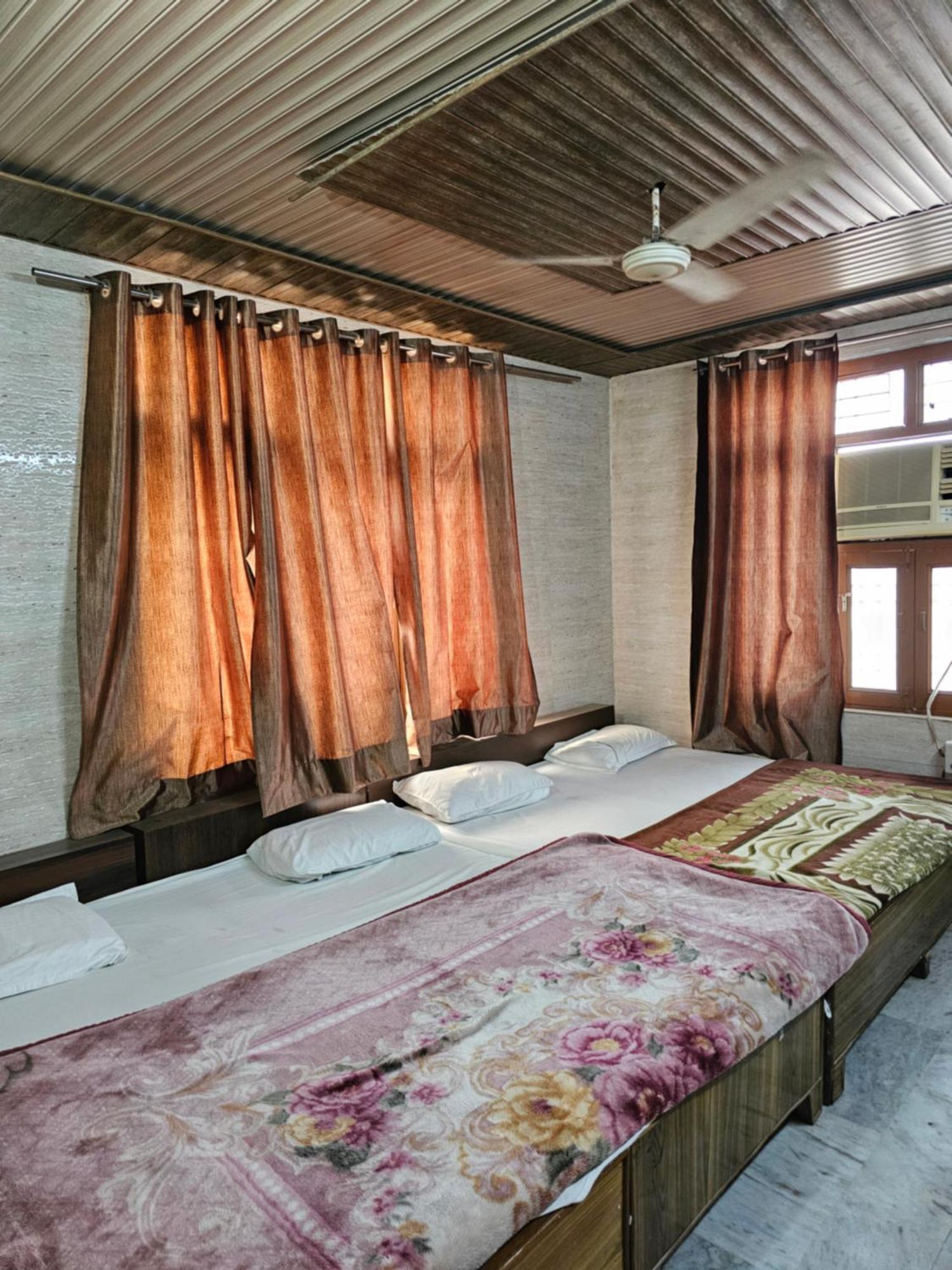 Subhadra Guest House 马图拉 客房 照片