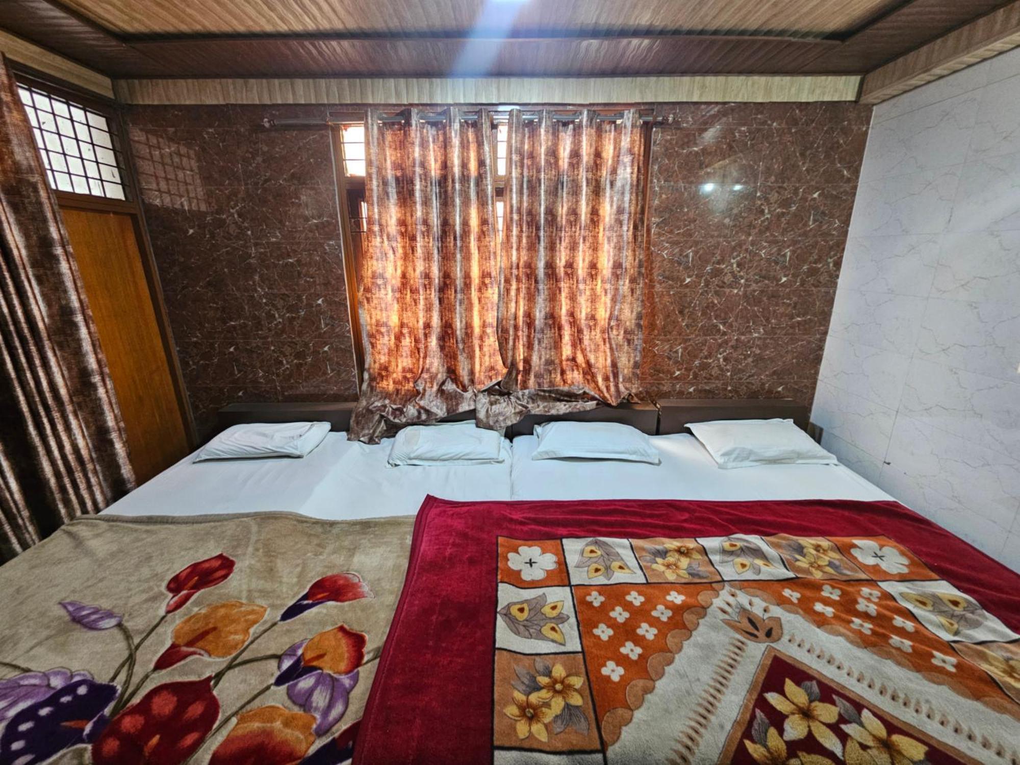 Subhadra Guest House 马图拉 客房 照片
