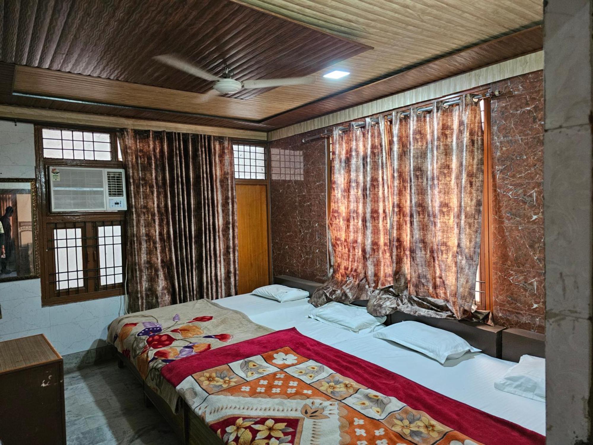 Subhadra Guest House 马图拉 客房 照片