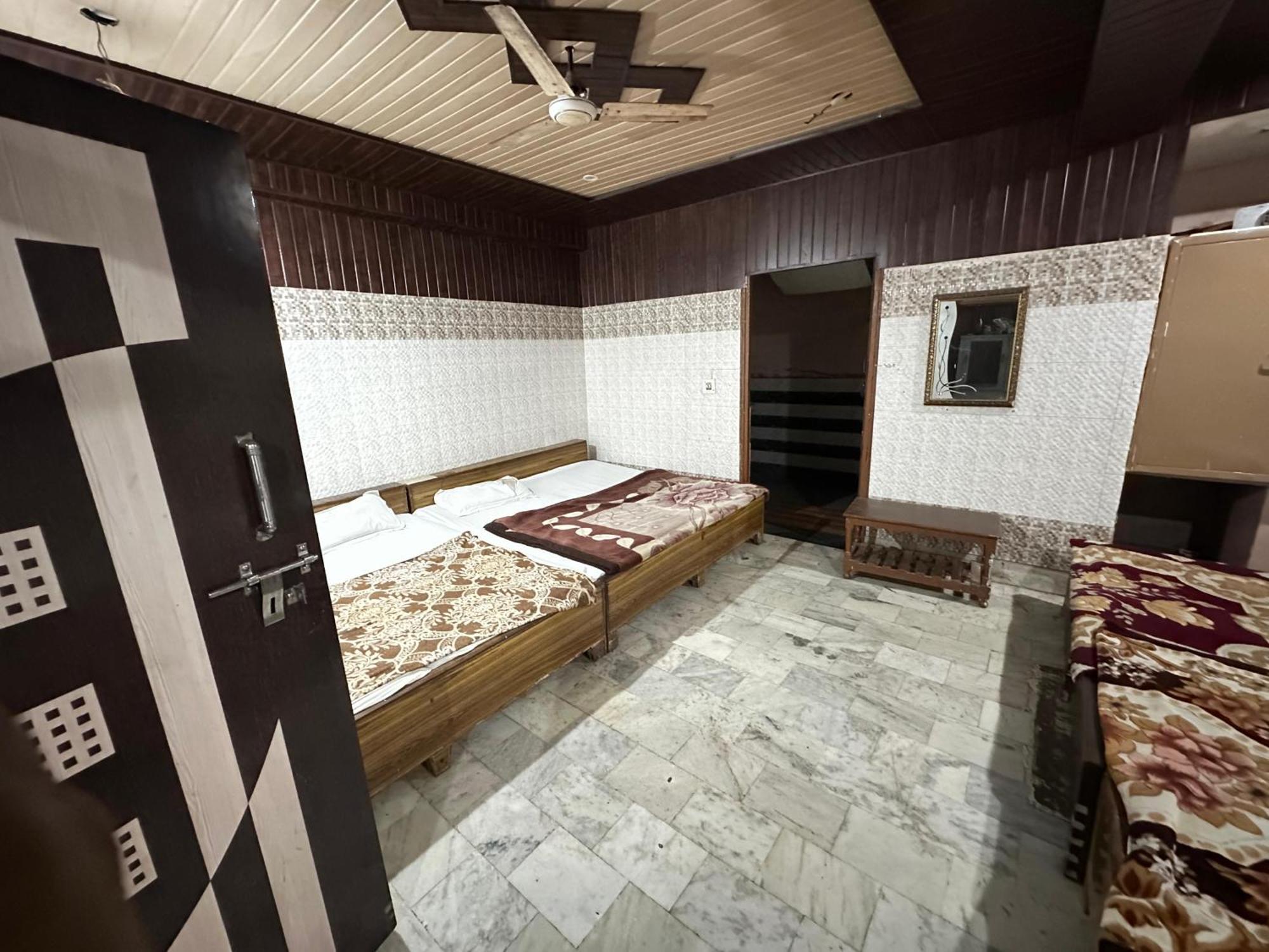 Subhadra Guest House 马图拉 外观 照片